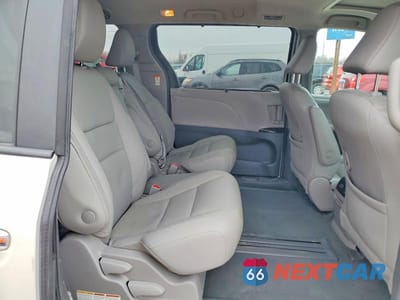 Zdjęcie 11 z 13 samochodu: 2019 TOYOTA SIENNA XLE 8-PASSENGER VIN:5TDYZ3DC5KS995504 - miniatura