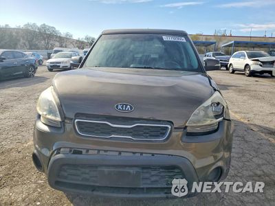 Piąte zdjęcie samochodu w środku: 2012 KIA SOUL + VIN:KNDJT2A68C7428792 - miniatura