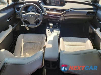 Zdjęcie 8 z 12 samochodu: 2019 LEXUS UX 200 BASE VIN:JTHY3JBH8K2002068 - miniatura