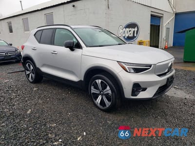 Czwarte zdjęcie samochodu z boku: 2023 VOLVO XC40 RECHARGE PLUS VIN:YV4ED3UL0P2071338 - miniatura