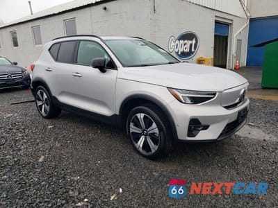 Czwarte zdjęcie samochodu z boku: 2023 VOLVO XC40 RECHARGE PLUS VIN:YV4ED3UL0P2071338 - miniatura