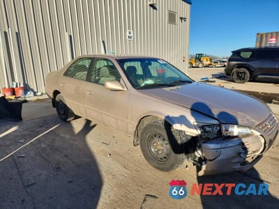 Czwarte zdjęcie samochodu z boku: 1998 TOYOTA CAMRY LE VIN:4T1BG28K4WU842861 - miniatura