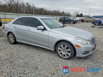 Czwarte zdjęcie samochodu z boku: 2013 MERCEDES-BENZ E 350 4MATIC VIN:WDDHF8JBXDA722288 - miniatura
