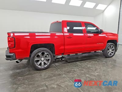Trzecie zdjęcie samochodu z tyłu: 2018 CHEVROLET SILVERADO C1500 LT VIN:3GCPCREC6JG188114 - miniatura