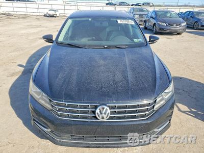 Piąte zdjęcie samochodu w środku: 2017 VOLKSWAGEN PASSAT SE VIN:1VWBT7A37HC017077 - miniatura