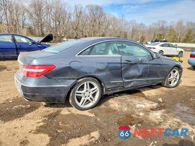 Trzecie zdjęcie samochodu z tyłu: 2011 MERCEDES-BENZ E 350 VIN:WDDKJ5GBXBF077488 - miniatura