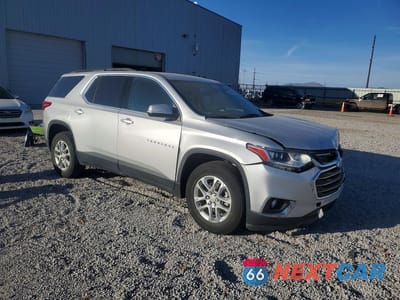Czwarte zdjęcie samochodu z boku: 2021 CHEVROLET TRAVERSE LT VIN:1GNEVGKW1MJ177908 - miniatura