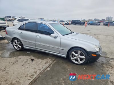 Czwarte zdjęcie samochodu z boku: 2006 MERCEDES-BENZ C 230 VIN:WDBRF52H96E020327 - miniatura