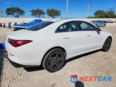 Trzecie zdjęcie samochodu z tyłu: 2026 MERCEDES-BENZ CLA 250 VIN:W1K5J4GB9TN601602 - miniatura