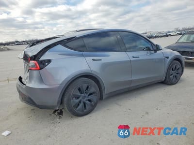 Trzecie zdjęcie samochodu z tyłu: 2025 TESLA MODEL Y VIN:7SAYGAEE1SF304745 - miniatura