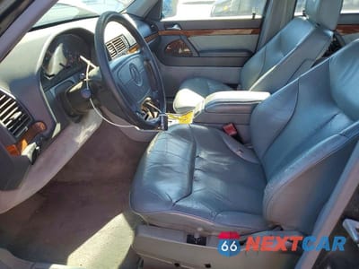 Zdjęcie 7 z 12 samochodu: 1993 MERCEDES-BENZ 400 SEL VIN:WDBGA43E3PA105967 - miniatura