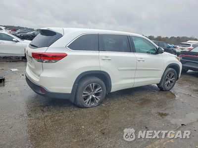 Trzecie zdjęcie samochodu z tyłu: 2017 TOYOTA HIGHLANDER LE VIN:5TDBZRFH7HS365560 - miniatura