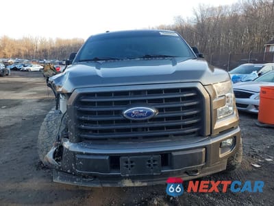 Piąte zdjęcie samochodu w środku: 2017 FORD F150 SUPERCREW VIN:1FTFW1EG9HKE43560 - miniatura