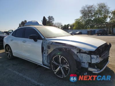 Czwarte zdjęcie samochodu z boku: 2024 VOLVO S60 PLUS VIN:7JRL12FL8RG310331 - miniatura