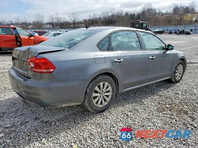 Trzecie zdjęcie samochodu z tyłu: 2013 VOLKSWAGEN PASSAT S VIN:1VWAH7A32DC015986 - miniatura