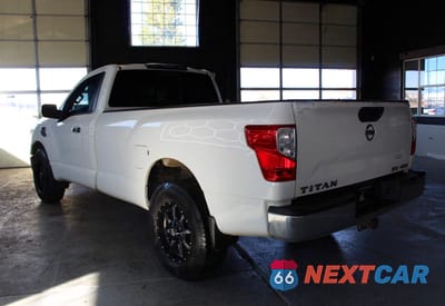 Czwarte zdjęcie samochodu z boku: 2017 NISSAN TITAN SV VIN:1N6AA1R87HN548279 - miniatura