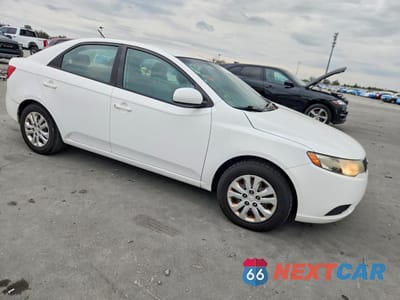 Czwarte zdjęcie samochodu z boku: 2011 KIA FORTE LX VIN:KNAFT4A26B5416954 - miniatura