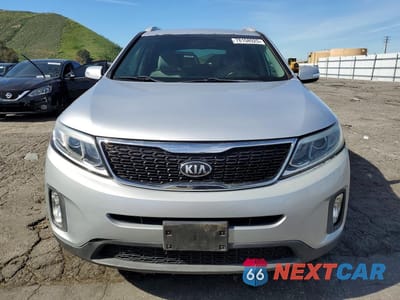 Piąte zdjęcie samochodu w środku: 2015 KIA SORENTO LX VIN:5XYKT4A62FG551608 - miniatura