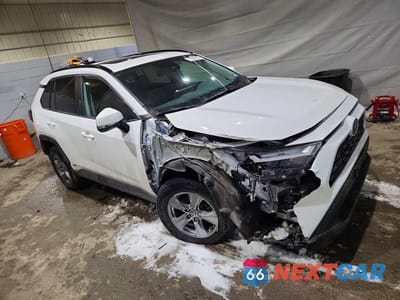 Czwarte zdjęcie samochodu z boku: 2024 TOYOTA RAV4 XLE VIN:2T3RWRFV8RW196520 - miniatura