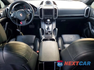 Zdjęcie 8 z 13 samochodu: 2013 PORSCHE CAYENNE VIN:WP1AF2A26DLA23753 - miniatura
