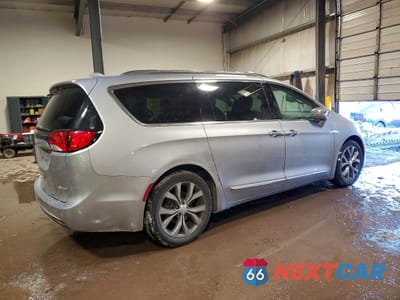 Trzecie zdjęcie samochodu z tyłu: 2017 CHRYSLER PACIFICA LIMITED VIN:2C4RC1GGXHR669790 - miniatura