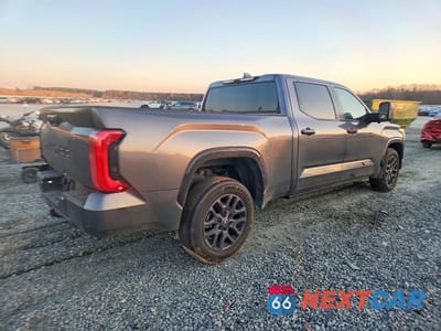Trzecie zdjęcie samochodu z tyłu: 2025 TOYOTA TUNDRA PLATINUM VIN:5TFNA5EC7SX037365 - miniatura