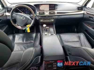 Zdjęcie 8 z 12 samochodu: 2015 LEXUS LS 460 BASE VIN:JTHCL5EF2F5024776 - miniatura