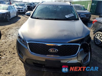 Piąte zdjęcie samochodu w środku: 2017 KIA SORENTO LX VIN:5XYPGDA38HG269525 - miniatura