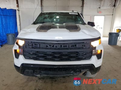 Piąte zdjęcie samochodu w środku: 2022 CHEVROLET SILVERADO K1500 TRAIL BOSS CUSTOM VIN:3GCPDCED4NG580310 - miniatura