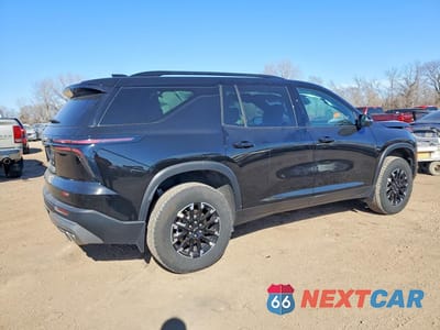 Trzecie zdjęcie samochodu z tyłu: 2025 CHEVROLET TRAVERSE Z71 VIN:1GNEVJRS8SJ226843 - miniatura