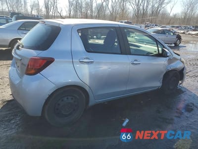 Trzecie zdjęcie samochodu z tyłu: 2017 TOYOTA YARIS 5-DOOR L VIN:VNKKTUD32HA078045 - miniatura
