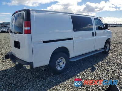 Trzecie zdjęcie samochodu z tyłu: 2021 CHEVROLET EXPRESS G2500 VIN:1GCWGAF7XM1242360 - miniatura