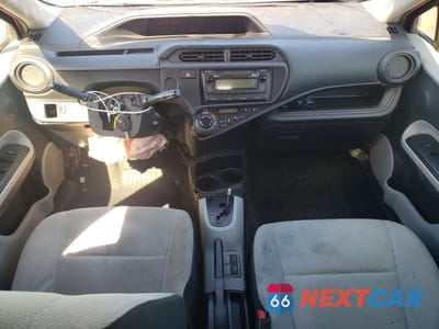 Zdjęcie 8 z 12 samochodu: 2014 TOYOTA PRIUS C ONE VIN:JTDKDTB37E1568639 - miniatura
