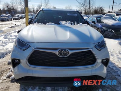 Piąte zdjęcie samochodu w środku: 2021 TOYOTA HIGHLANDER XLE VIN:5TDGZRBH6MS130850 - miniatura