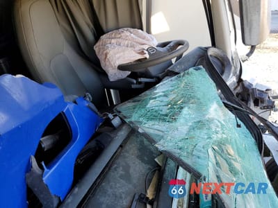 Zdjęcie 8 z 10 samochodu: 2025 VOLVO VNR SEMI TRUCK VIN:4V4WC9EH9SN679913 - miniatura