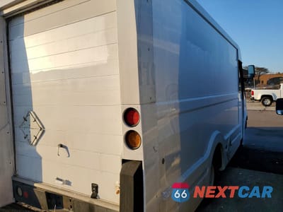 Trzecie zdjęcie samochodu z tyłu: 2012 ISUZU NPR-HD DELIVERY TRUCK VIN:JALB4T176C7W00476 - miniatura