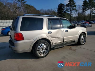Trzecie zdjęcie samochodu z tyłu: 2004 LINCOLN NAVIGATOR VIN:5LMFU28R34LJ15220 - miniatura