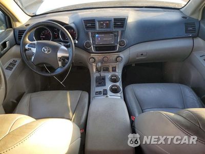 Zdjęcie 8 z 13 samochodu: 2013 TOYOTA HIGHLANDER SE VIN:5TDBK3EHXDS263831 - miniatura