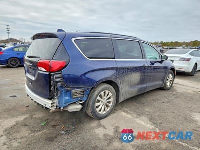 Trzecie zdjęcie samochodu z tyłu: 2019 CHRYSLER PACIFICA TOURING L VIN:2C4RC1BG7KR550559 - miniatura