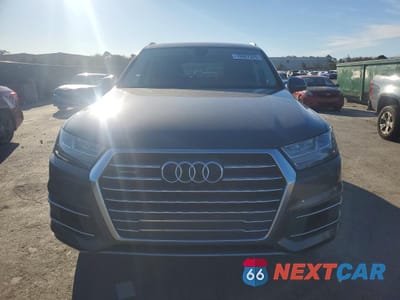 Piąte zdjęcie samochodu w środku: 2019 AUDI Q7 PREMIUM PLUS VIN:WA1LAAF73KD032516 - miniatura