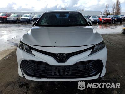 Piąte zdjęcie samochodu w środku: 2019 TOYOTA CAMRY L VIN:4T1B11HK3KU254214 - miniatura