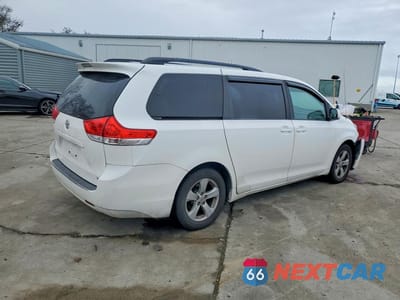 Trzecie zdjęcie samochodu z tyłu: 2011 TOYOTA SIENNA LE VIN:5TDKK3DC2BS116034 - miniatura