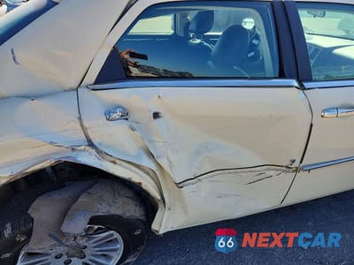 Zdjęcie 10 z 11 samochodu: 2010 CHRYSLER 300 TOURING VIN:2C3CA5CV0AH185277 - miniatura