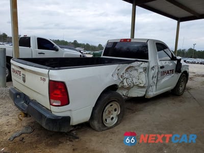 Trzecie zdjęcie samochodu z tyłu: 2023 RAM TRUCKS 1500 CLASSIC TRADESMAN VIN:3C6JR6DT2PG674102 - miniatura