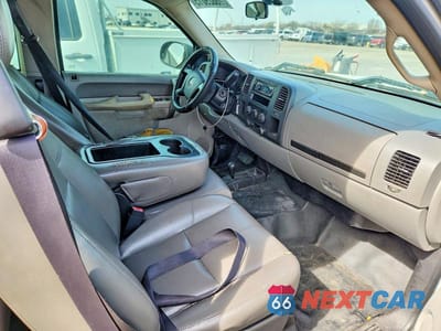 Piąte zdjęcie samochodu w środku: 2011 GMC SIERRA K1500 VIN:1GTR2TE31BZ424579 - miniatura