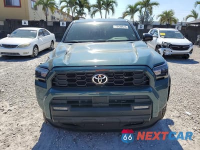 Piąte zdjęcie samochodu w środku: 2025 TOYOTA 4RUNNER SR5 VIN:JTEVA5BR1S5068675 - miniatura
