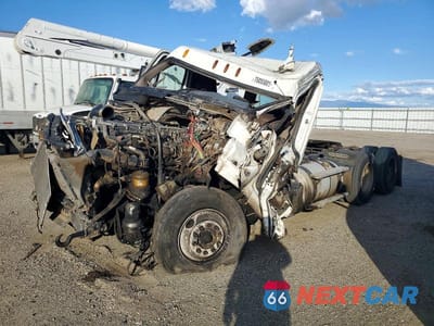 Drugie zdjęcie samochodu z przodu: 2014 FREIGHTLINER CASCADIA SEMI TRUCK VIN:3AKJGBDV1ESFV0718 - miniatura