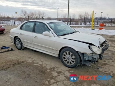 Czwarte zdjęcie samochodu z boku: 2004 HYUNDAI SONATA GLS VIN:KMHWF35H24A058292 - miniatura