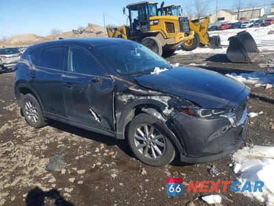 Czwarte zdjęcie samochodu z boku: 2023 MAZDA CX-5 PREFERRED VIN:JM3KFBCM6P0150231 - miniatura