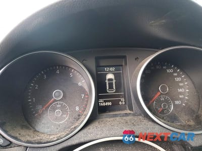 Zdjęcie 9 z 14 samochodu: 2010 VOLKSWAGEN GTI VIN:WVWGV7AJ8AW345842 - miniatura